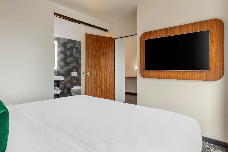 Cambria Hotel Boston Downtown-South Boston image