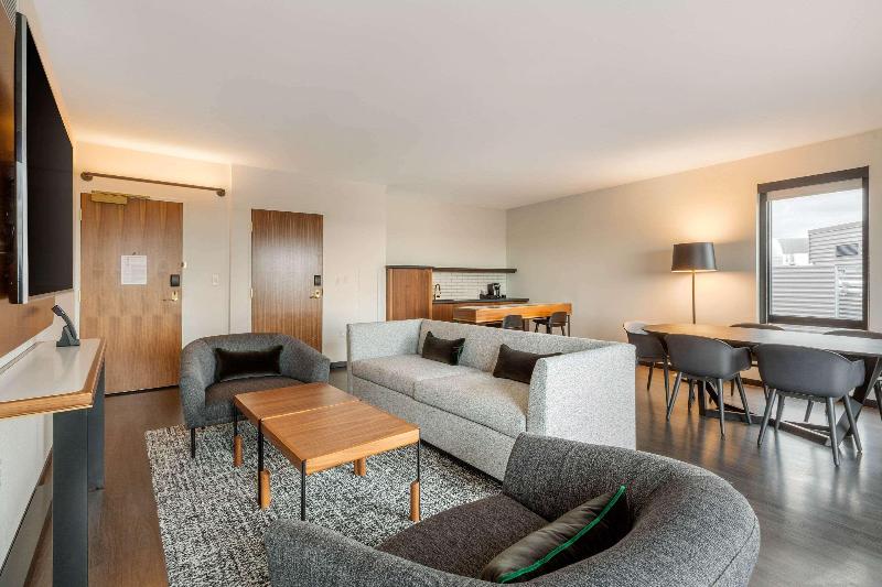 Cambria Hotel Boston Downtown-South Boston image