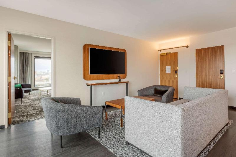 Cambria Hotel Boston Downtown-South Boston image