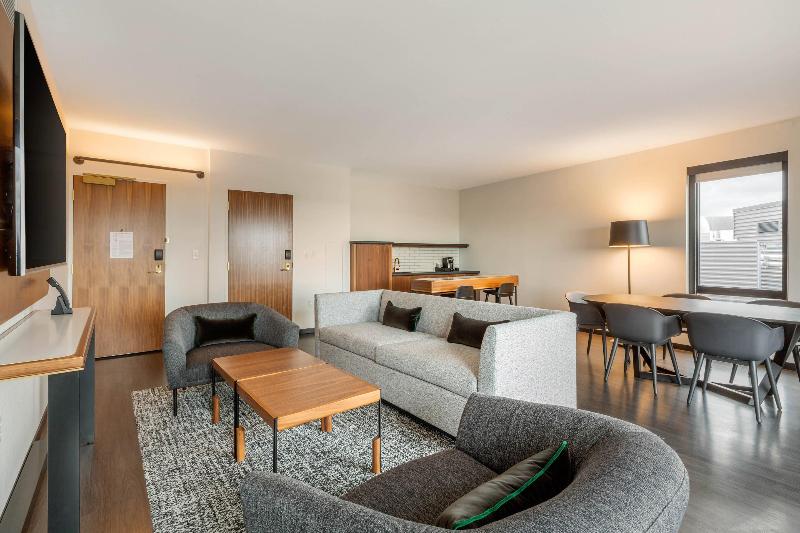 Cambria Hotel Boston Downtown-South Boston image