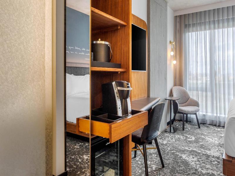 Cambria Hotel Boston Downtown-South Boston image