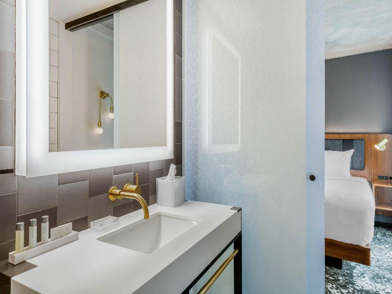 Cambria Hotel Boston Downtown-South Boston image