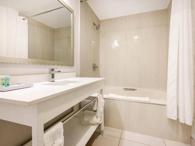 Quality Inn & Conference Centre Orillia image