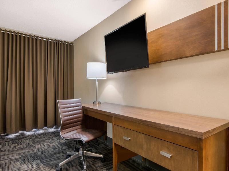 Quality Inn & Conference Centre Orillia image