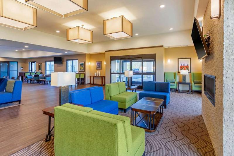 Comfort Suites Burlington near I-5 image