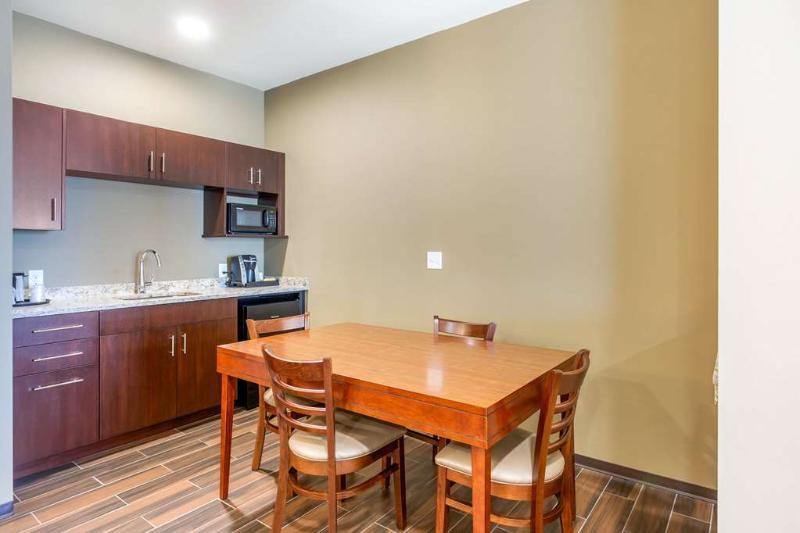 Comfort Suites Burlington near I-5 image