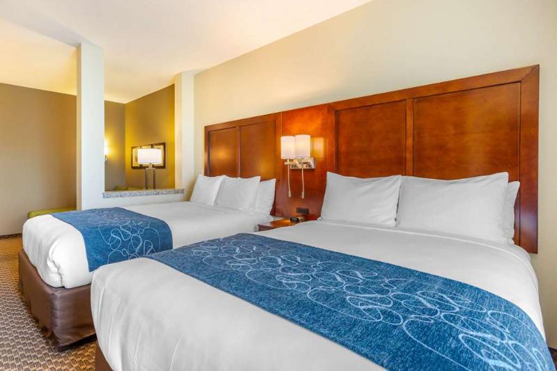 Comfort Suites Burlington near I-5 image