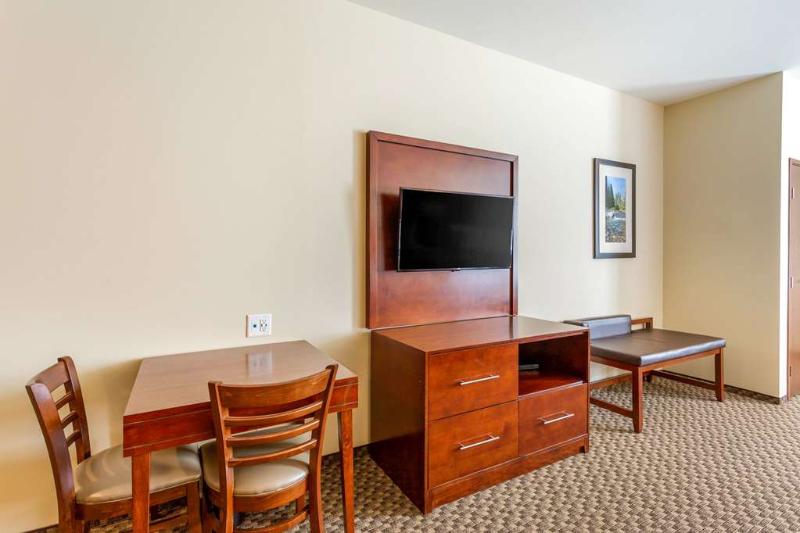 Comfort Suites Burlington near I-5 image