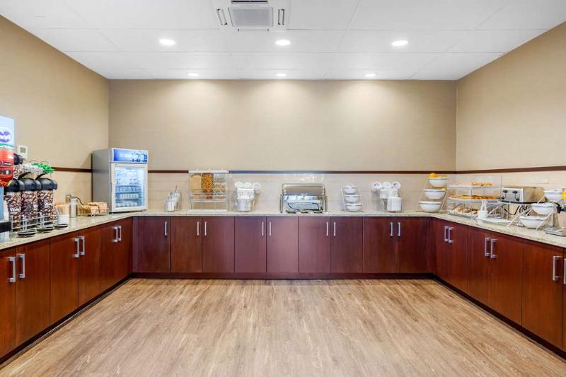 Comfort Suites Burlington near I-5 image