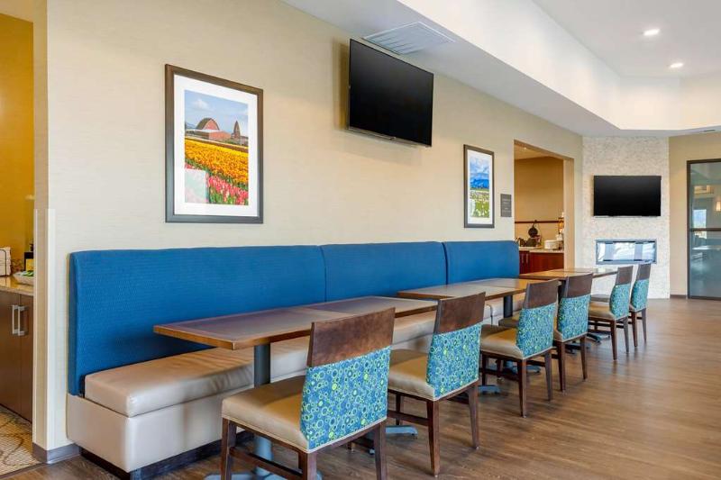 Comfort Suites Burlington near I-5 image