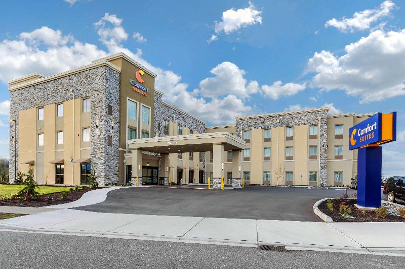 Comfort Suites Burlington near I-5 image