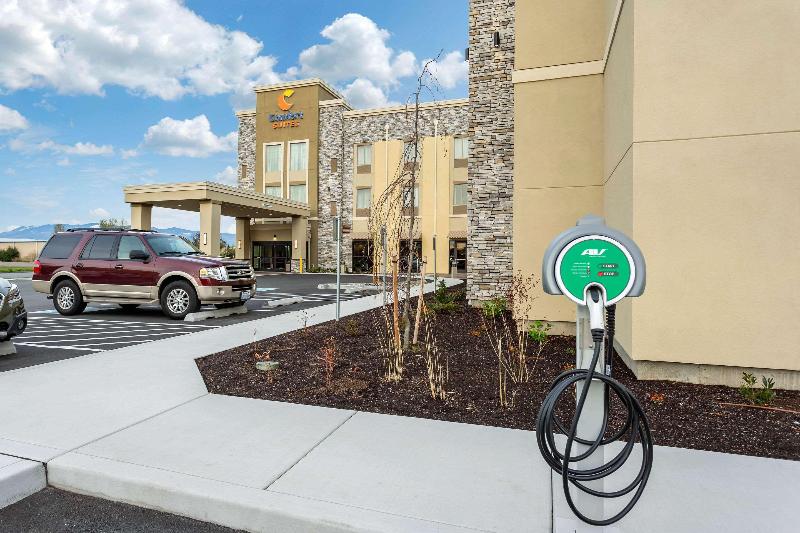 Comfort Suites Burlington near I-5 image