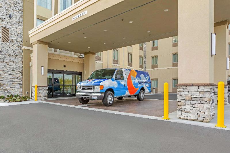 Comfort Suites Burlington near I-5 image