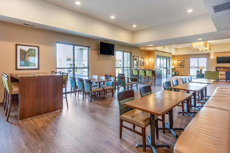 Comfort Suites Burlington near I-5 image