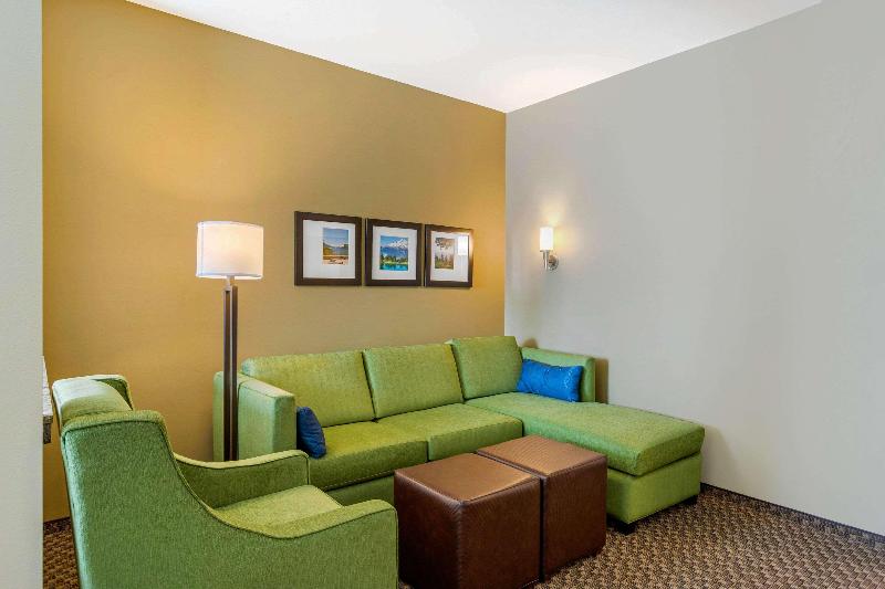 Comfort Suites Burlington near I-5 image