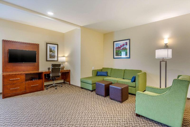 Comfort Suites Burlington near I-5 image