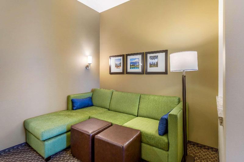 Comfort Suites Burlington near I-5 image