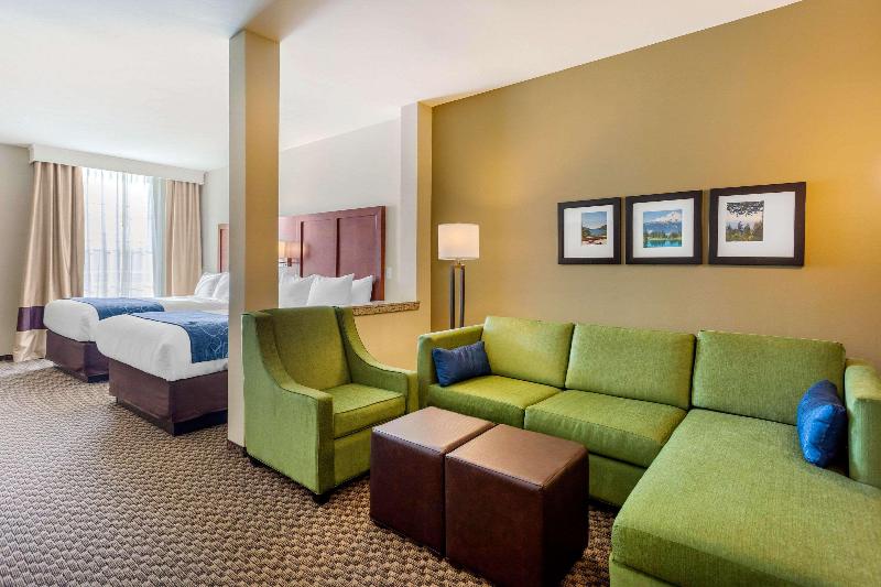 Comfort Suites Burlington near I-5 image