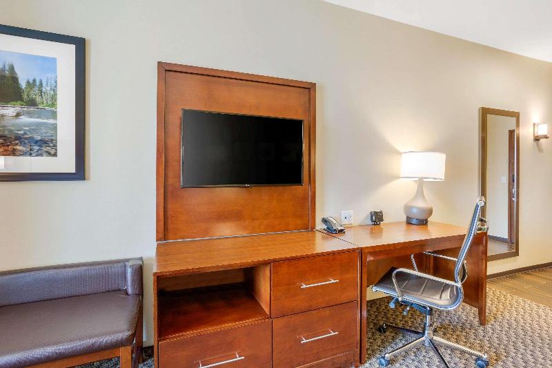 Comfort Suites Burlington near I-5 image