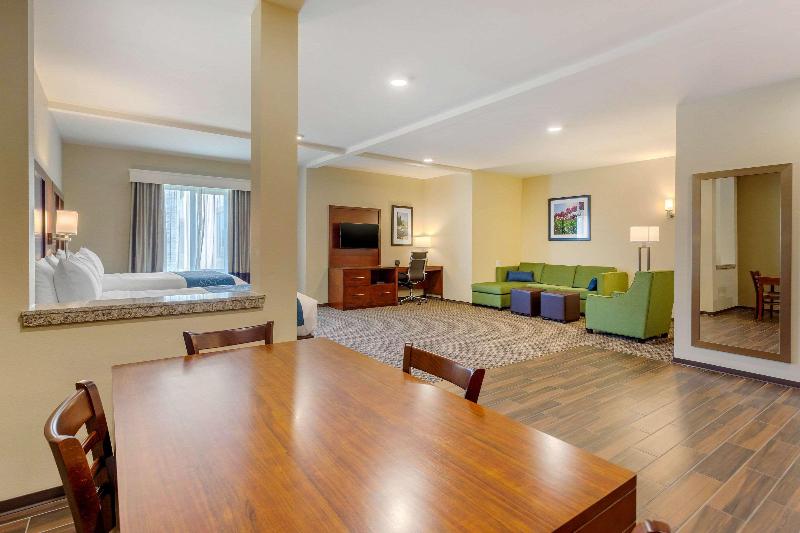 Comfort Suites Burlington near I-5 image