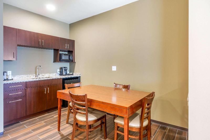 Comfort Suites Burlington near I-5 image