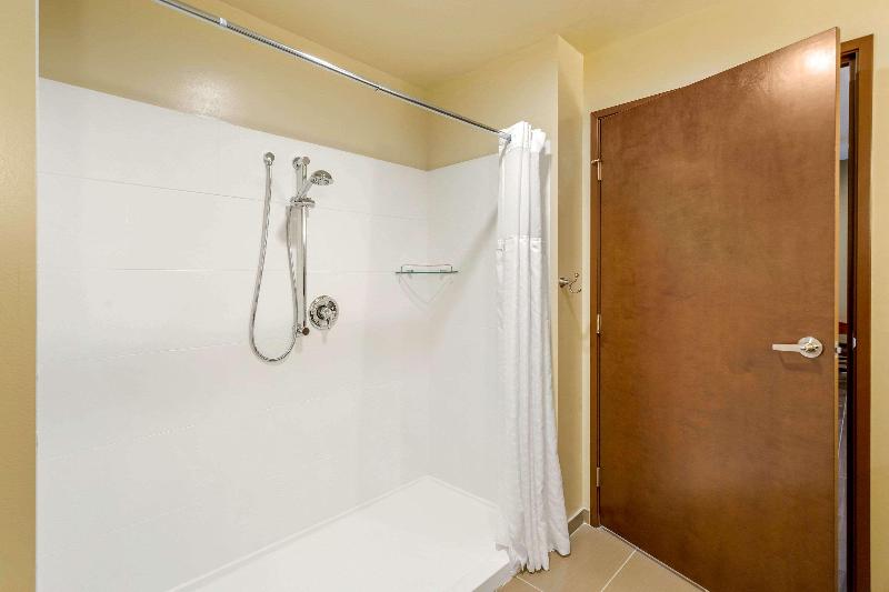 Comfort Suites Burlington near I-5 image