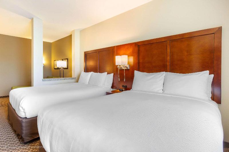 Comfort Suites Burlington near I-5 image