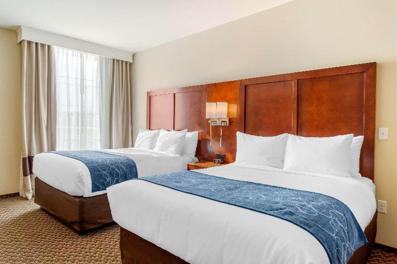 Comfort Suites Burlington near I-5 image