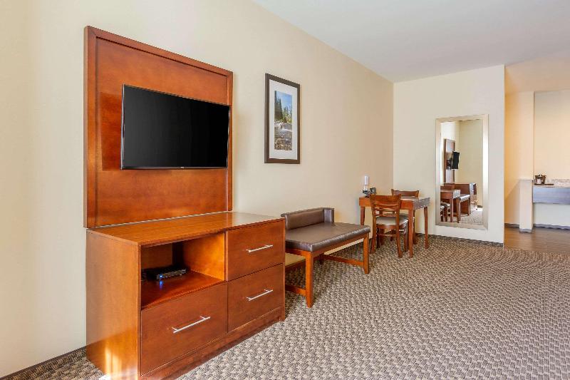 Comfort Suites Burlington near I-5 image