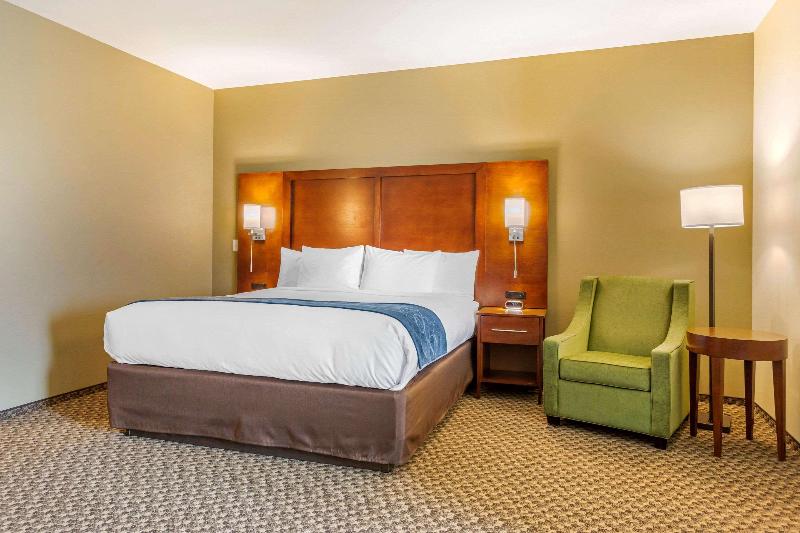 Comfort Suites Burlington near I-5 image