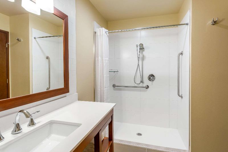 Comfort Suites Burlington near I-5 image