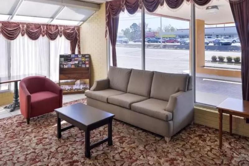 Quality Inn Starkville image