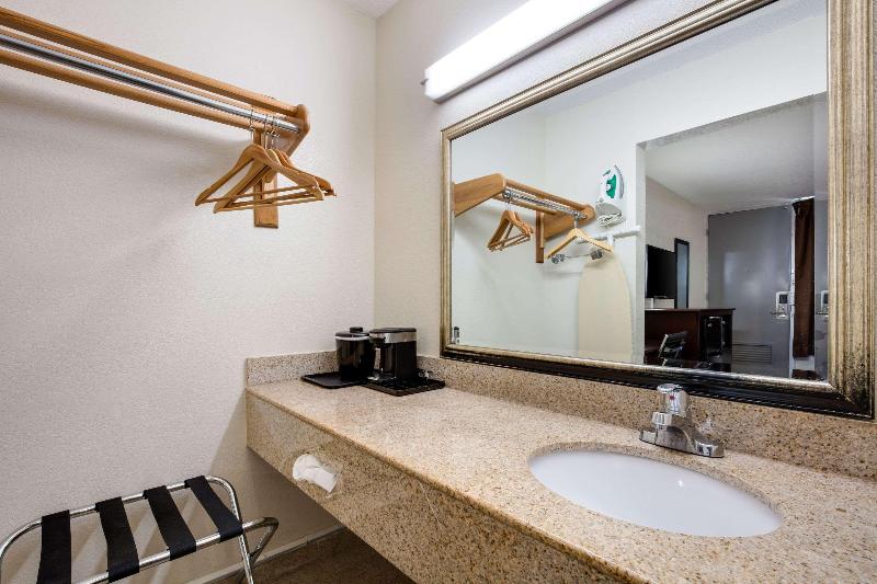 Quality Inn Starkville image