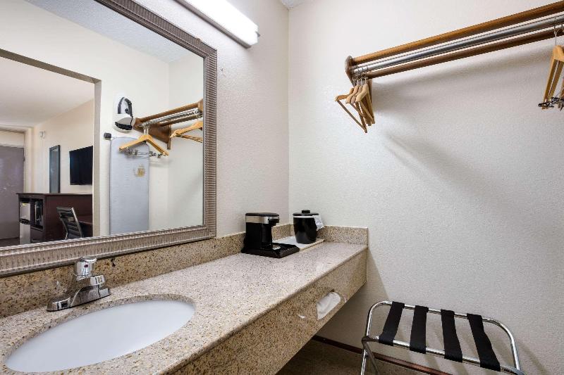 Quality Inn Starkville image