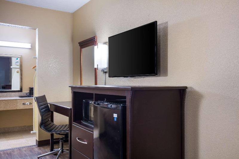 Quality Inn Starkville image