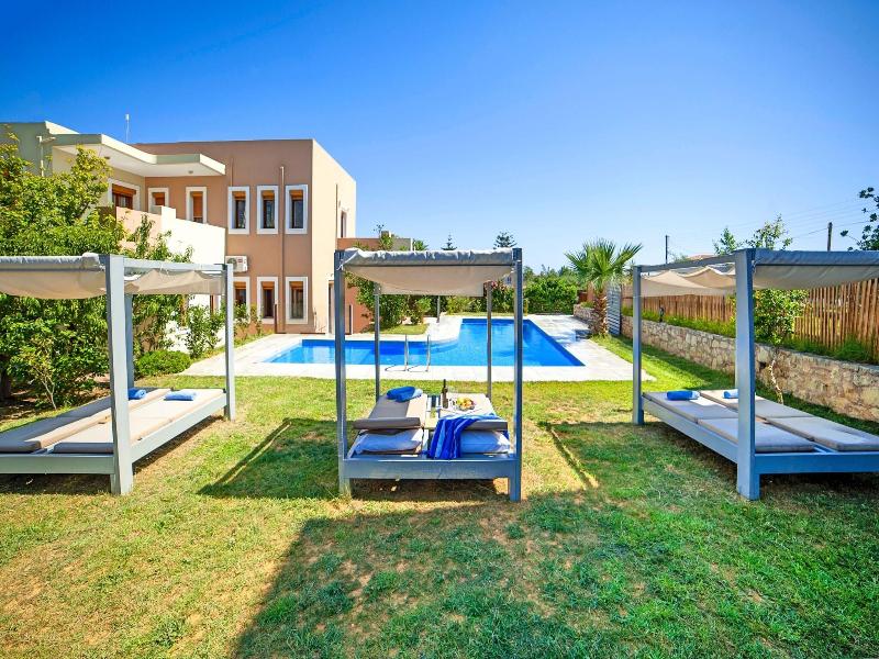 Island Suites image
