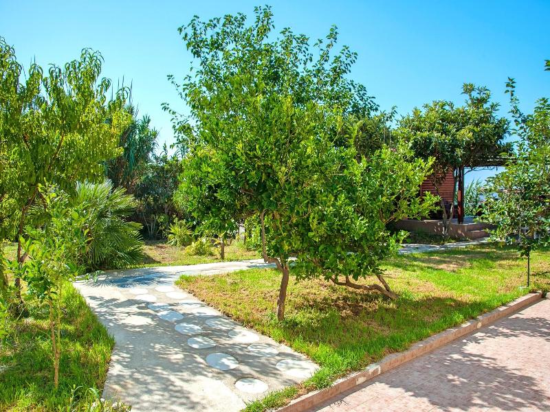 Island Suites image