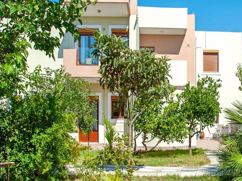 Island Suites image