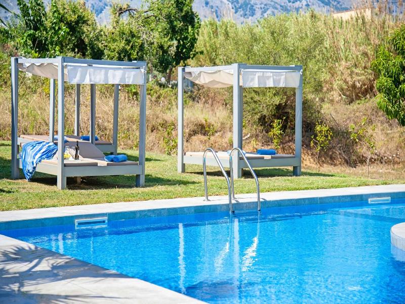 Island Suites image