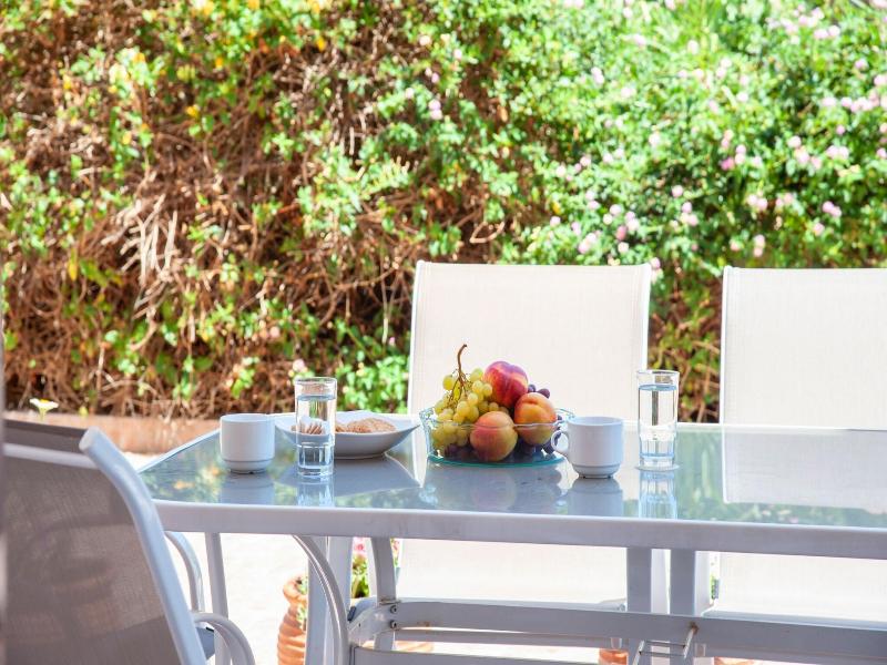 Island Suites image