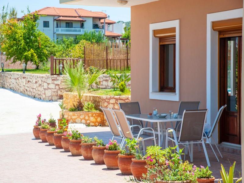 Island Suites image
