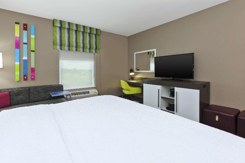 Hampton Inn By Hilton Sedalia image