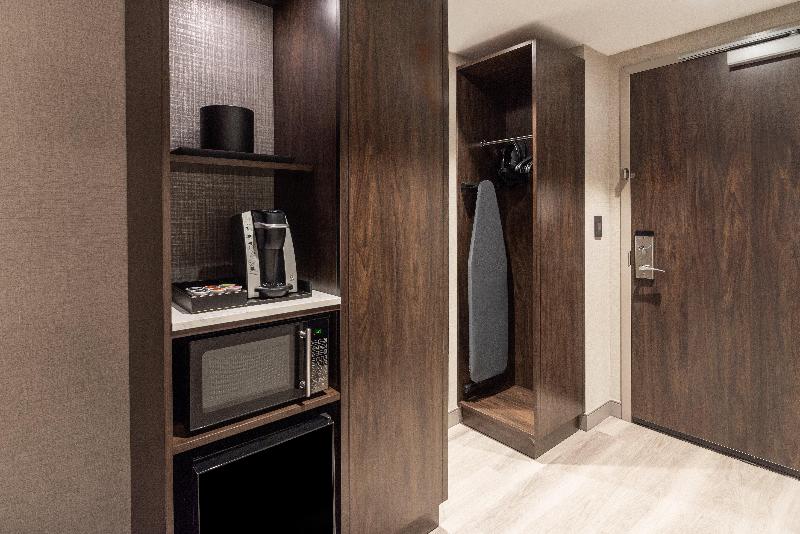 Holiday Inn Boston Logan Airport - Chelsea photo 20