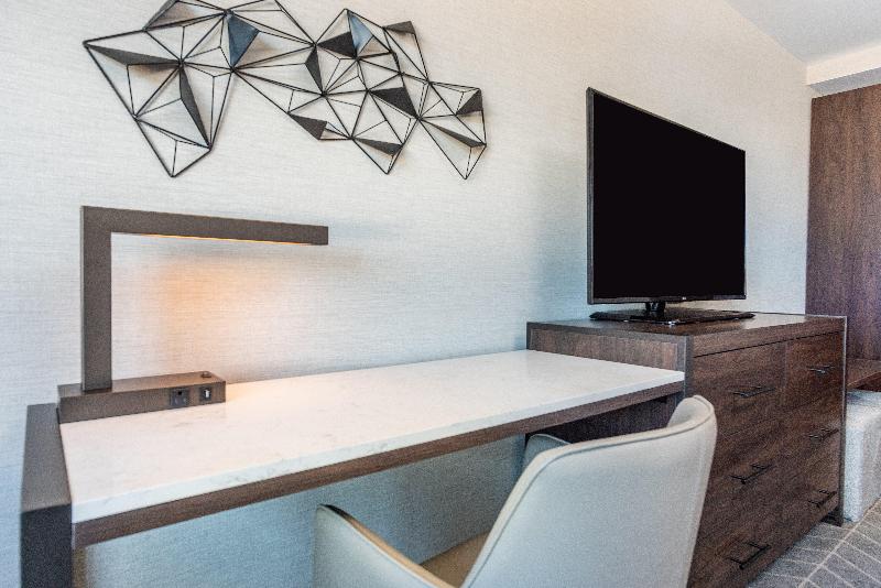 Holiday Inn Boston Logan Airport - Chelsea photo 21