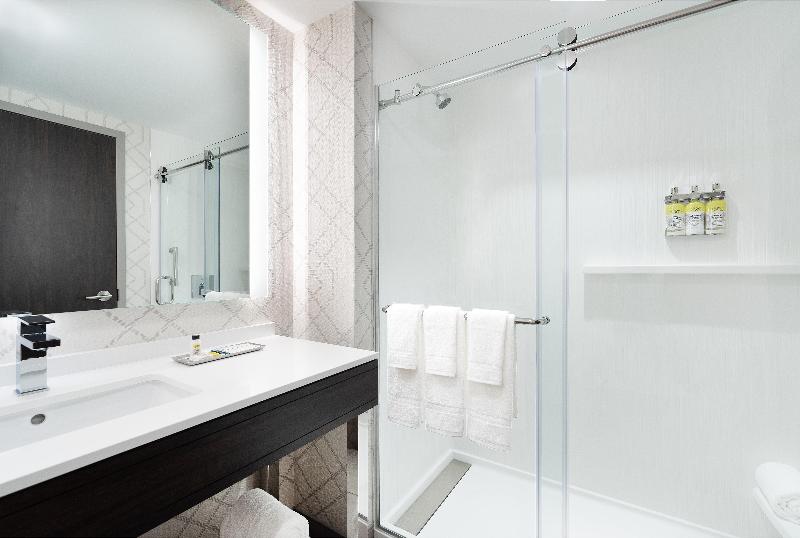Holiday Inn Boston Logan Airport - Chelsea photo 24