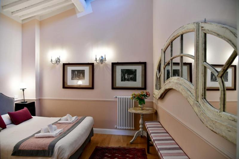 La Croce d'Oro Santa Croce Suite Apartments image