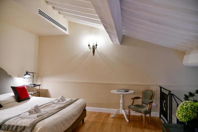 La Croce d'Oro Santa Croce Suite Apartments image