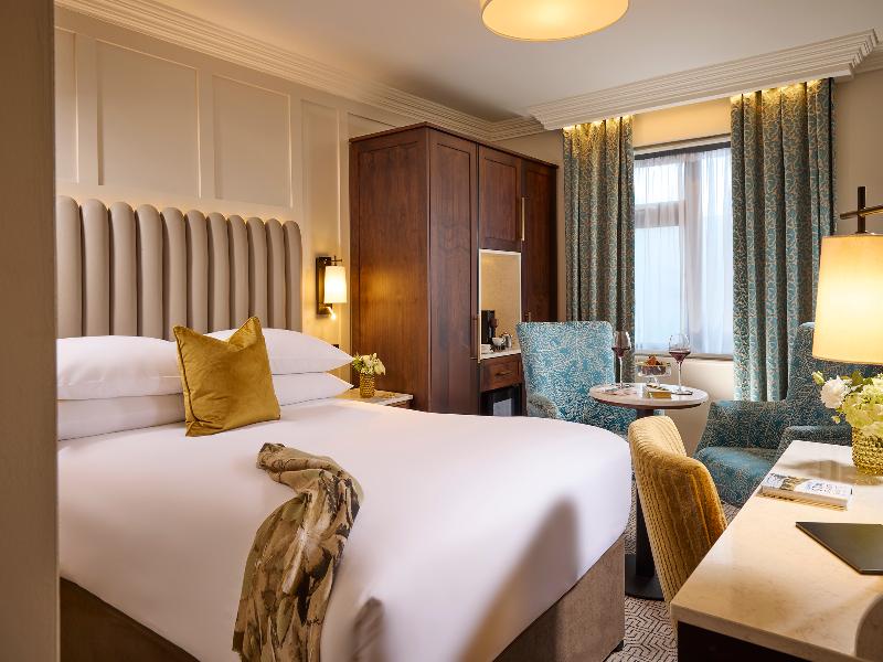 Castlecourt Hotel image