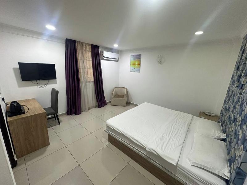 ZEN Rooms Poorna Hotel image