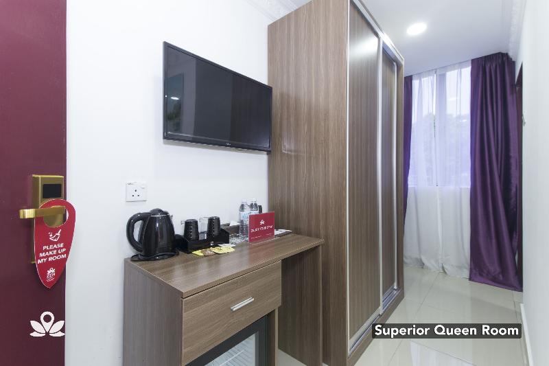 ZEN Rooms Poorna Hotel image